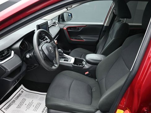 Used 2022 Toyota RAV4 LE image 11