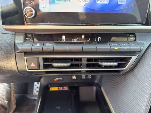 Used 2025 Toyota Camry SE FWD image 18