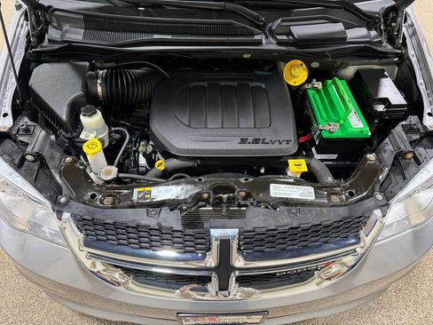 Used 2019 Dodge Grand Caravan SE FWD image 49