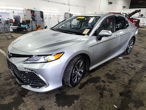Used 2023 Toyota Camry XLE image 1