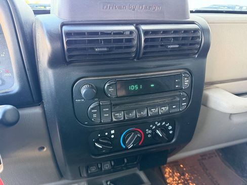 Used 2005 Jeep Wrangler Unlimited AWD/4WD image 15
