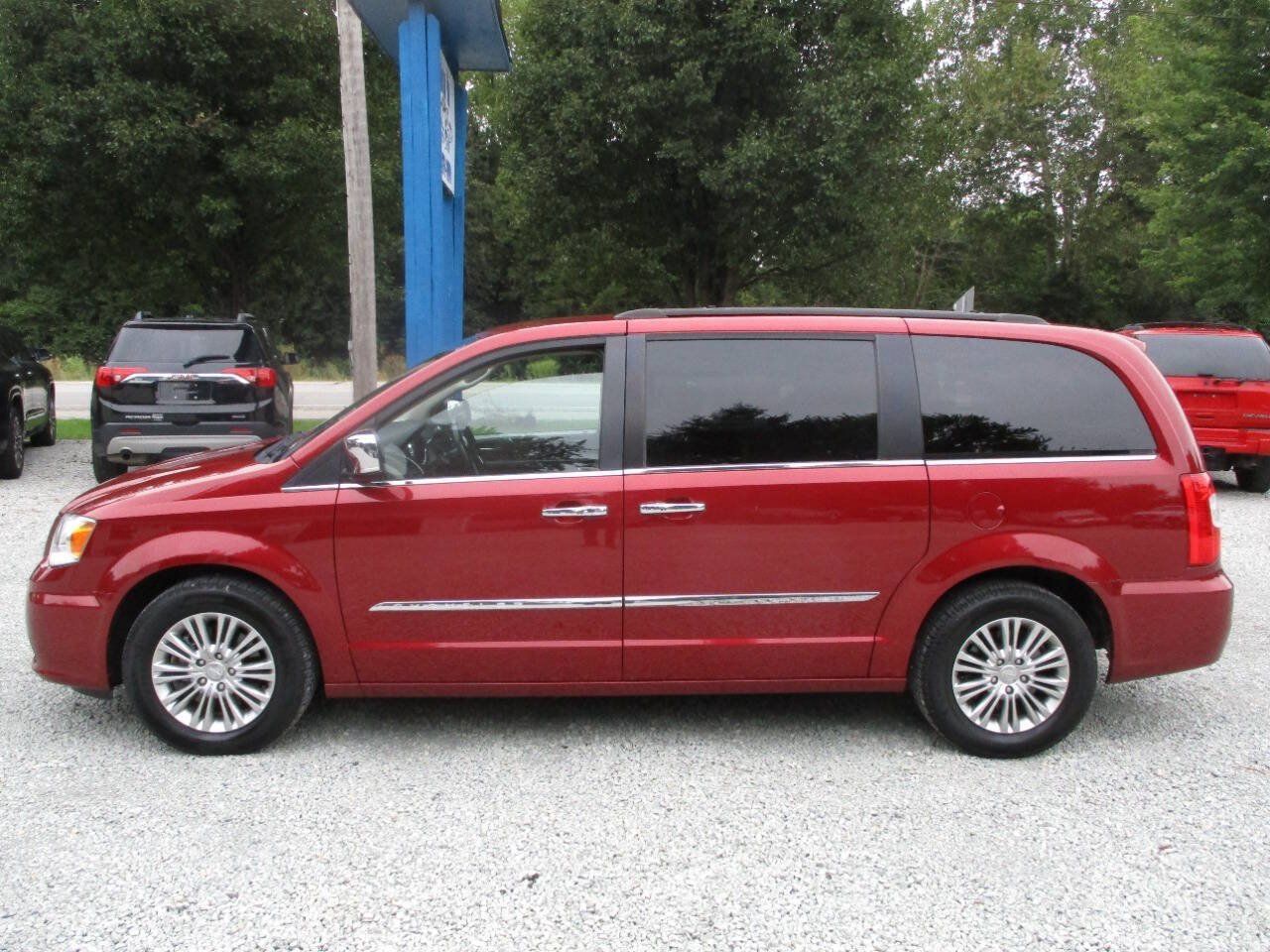 Used 2015 Chrysler Town & Country Touring-L w/ Driver Convenience Group FWD image 2