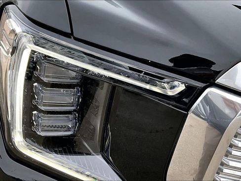 Used 2023 GMC Yukon Denali image 29