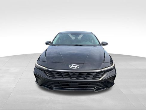 Used 2024 Hyundai Elantra Limited FWD image 3