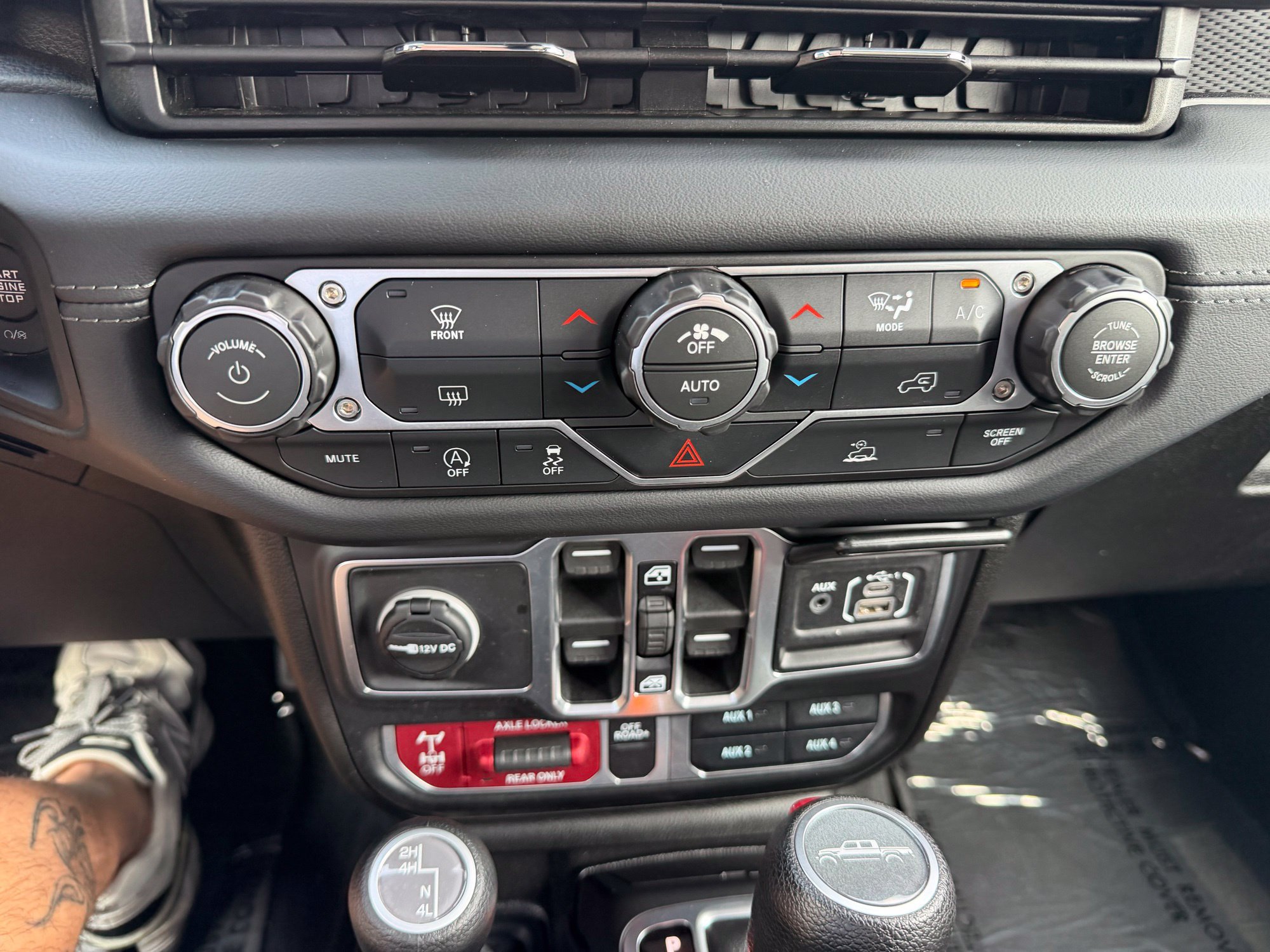 Used 2026 Jeep Gladiator Mojave AWD/4WD image 21