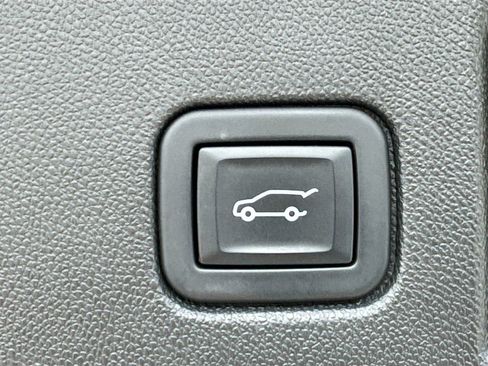 Used 2024 Chevrolet Equinox Premier FWD image 33