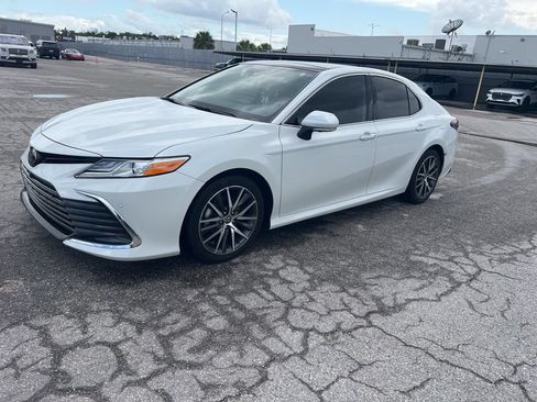 Used 2023 Toyota Camry XLE w/ Navigation Package FWD image 4