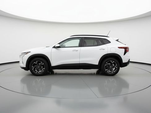 Used 2025 Chevrolet Trax LT image 5