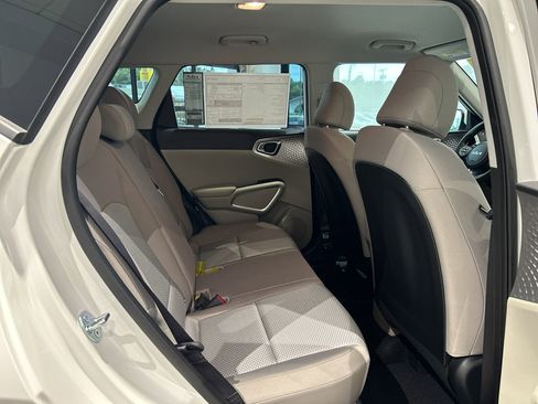 Used 2025 Kia Soul LX w/ LX Technology Package image 21