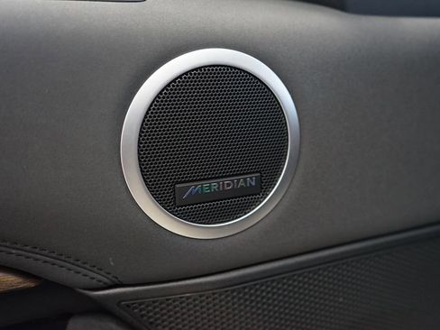 Used 2020 Land Rover Discovery HSE image 29