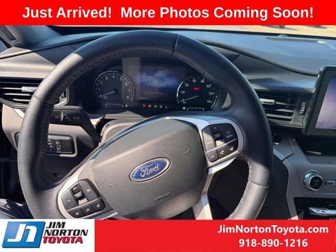 Used 2023 Ford Explorer XLT image 13