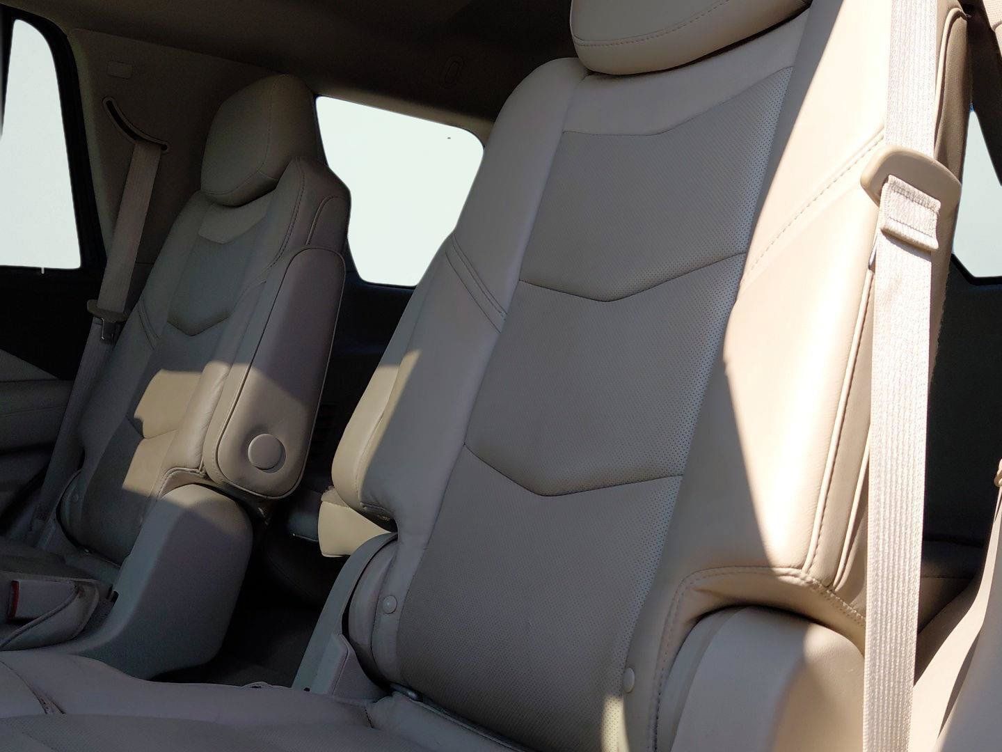 Used 2015 Cadillac Escalade Luxury AWD/4WD image 39