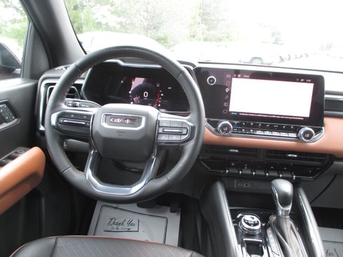 Used 2023 GMC Canyon AT4 w/ AT4 Premium Package AWD/4WD image 12