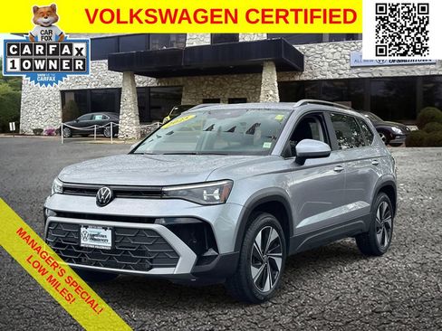 Used 2025 Volkswagen Taos SE w/ Panoramic Sunroof Package AWD/4WD image 2