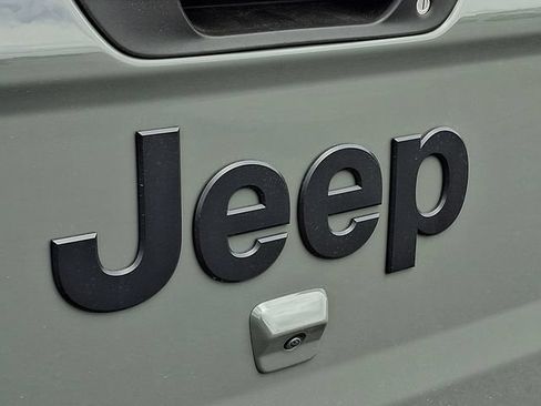Used 2022 Jeep Gladiator Sport AWD/4WD image 10