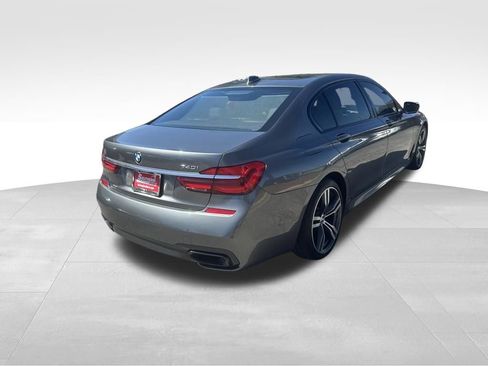 Used 2016 BMW 740i image 27