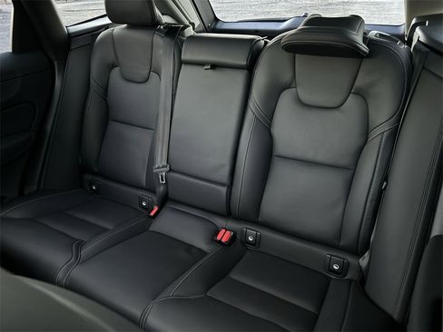 New 2026 Volvo XC60 B5 Ultra w/ Protection Package Premier image 17