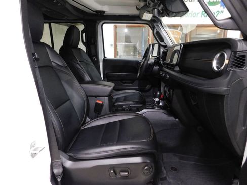 Used 2024 Jeep Wrangler Unlimited Sahara w/ Technology Group AWD/4WD image 80