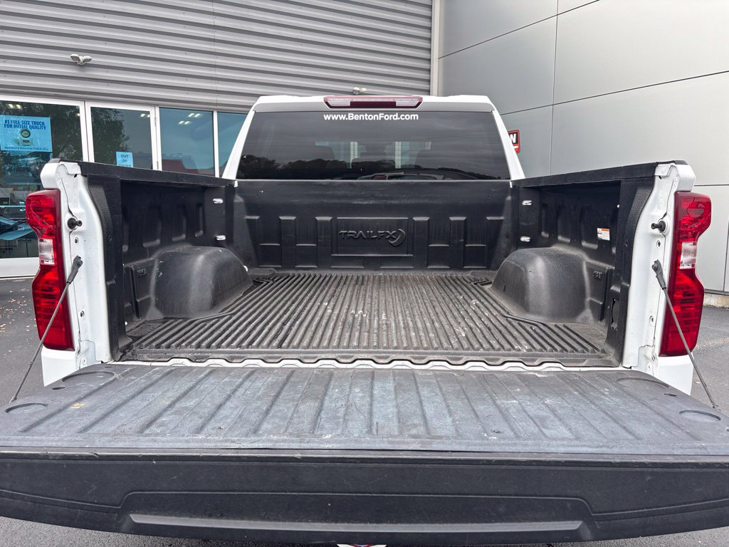 Used 2025 Chevrolet Silverado 1500 LT AWD/4WD image 9
