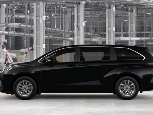 New 2026 Toyota Sienna LE AWD/4WD image 4