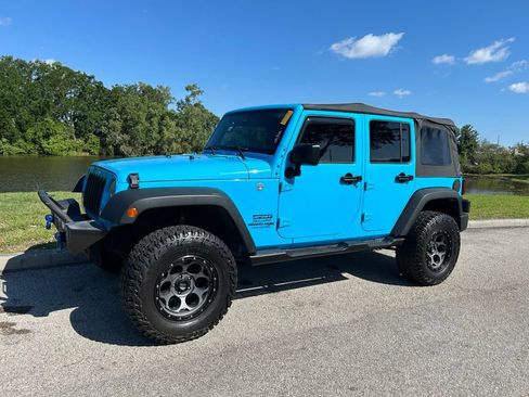 Used 2018 Jeep Wrangler Unlimited Sport S AWD/4WD image 2