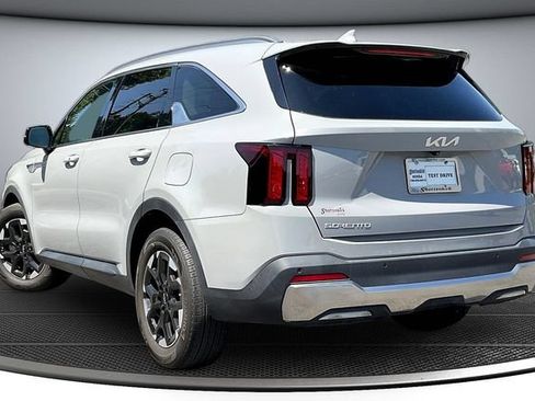 Used 2024 Kia Sorento S w/ Panoramic Sunroof Package FWD image 7