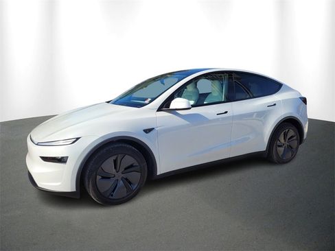 Used 2026 Tesla Model Y Long Range image 2