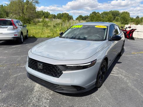 Used 2025 Honda Accord SE image 2
