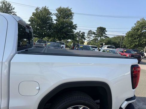 Used 2023 GMC Sierra 1500 Denali w/ Technology Package AWD/4WD image 17