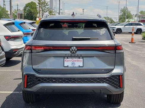 New 2026 Volkswagen Tiguan SE R-Line AWD/4WD image 4
