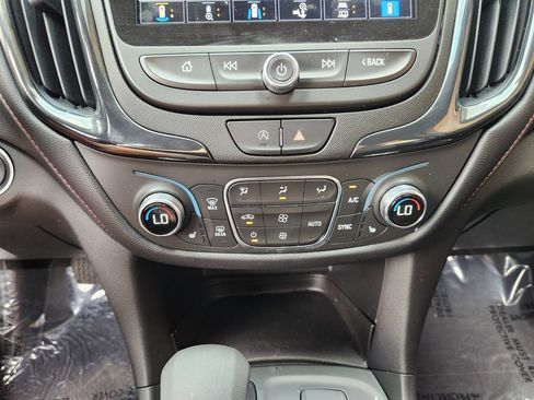 Used 2022 Chevrolet Equinox RS w/ RS Leather Package FWD image 20