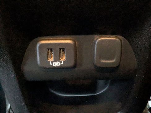 Used 2021 Chevrolet Colorado LT image 13