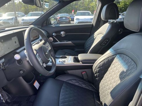 New 2024 Genesis GV60 Performance image 13