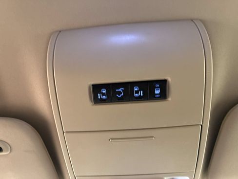 Used 2016 Chrysler Town & Country Touring-L w/ Driver Convenience Group FWD image 24