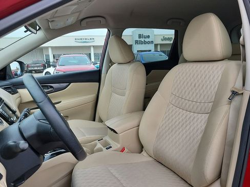 Used 2020 Nissan Rogue SV image 11