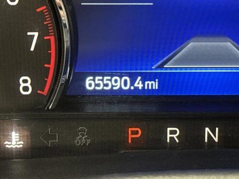 Used 2023 Ford Explorer XLT image 6