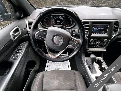 Used 2019 Jeep Grand Cherokee Laredo AWD/4WD image 5