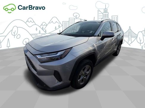 Used 2025 Toyota RAV4 XLE AWD/4WD image 9
