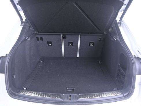 Certified 2023 Porsche Macan AWD/4WD image 15