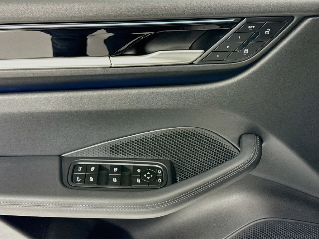 Certified 2024 Porsche Macan 4 Electric AWD/4WD image 11