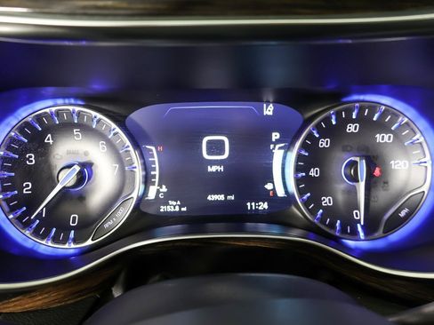 Used 2024 Chrysler Pacifica Limited image 49