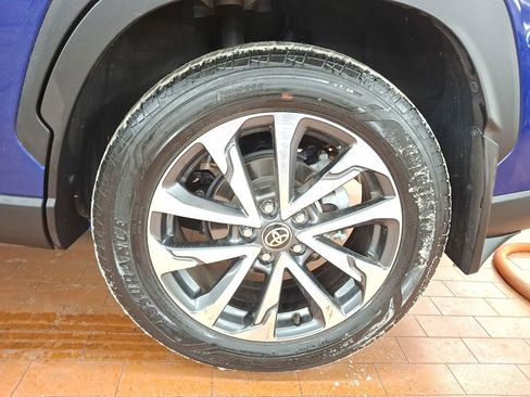 Used 2023 Toyota Corolla Cross XLE image 6