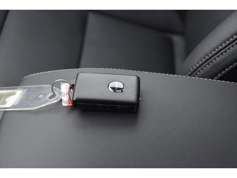 Certified 2025 Volvo XC40 B5 Core w/ Protection Package Premier image 36