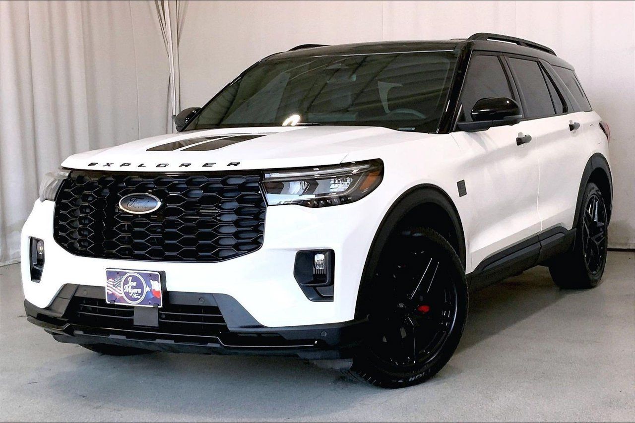 Used 2025 Ford Explorer ST AWD/4WD image 12