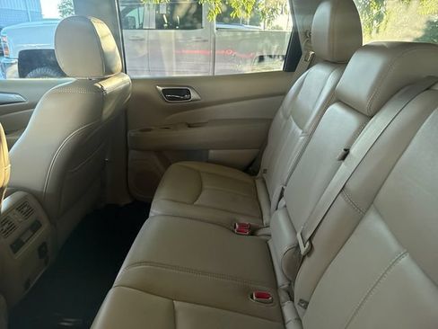 Used 2017 Nissan Pathfinder SL w/ SL Tech Package FWD image 7