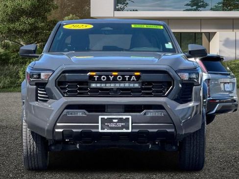 Used 2025 Toyota Tacoma SR5 AWD/4WD image 9