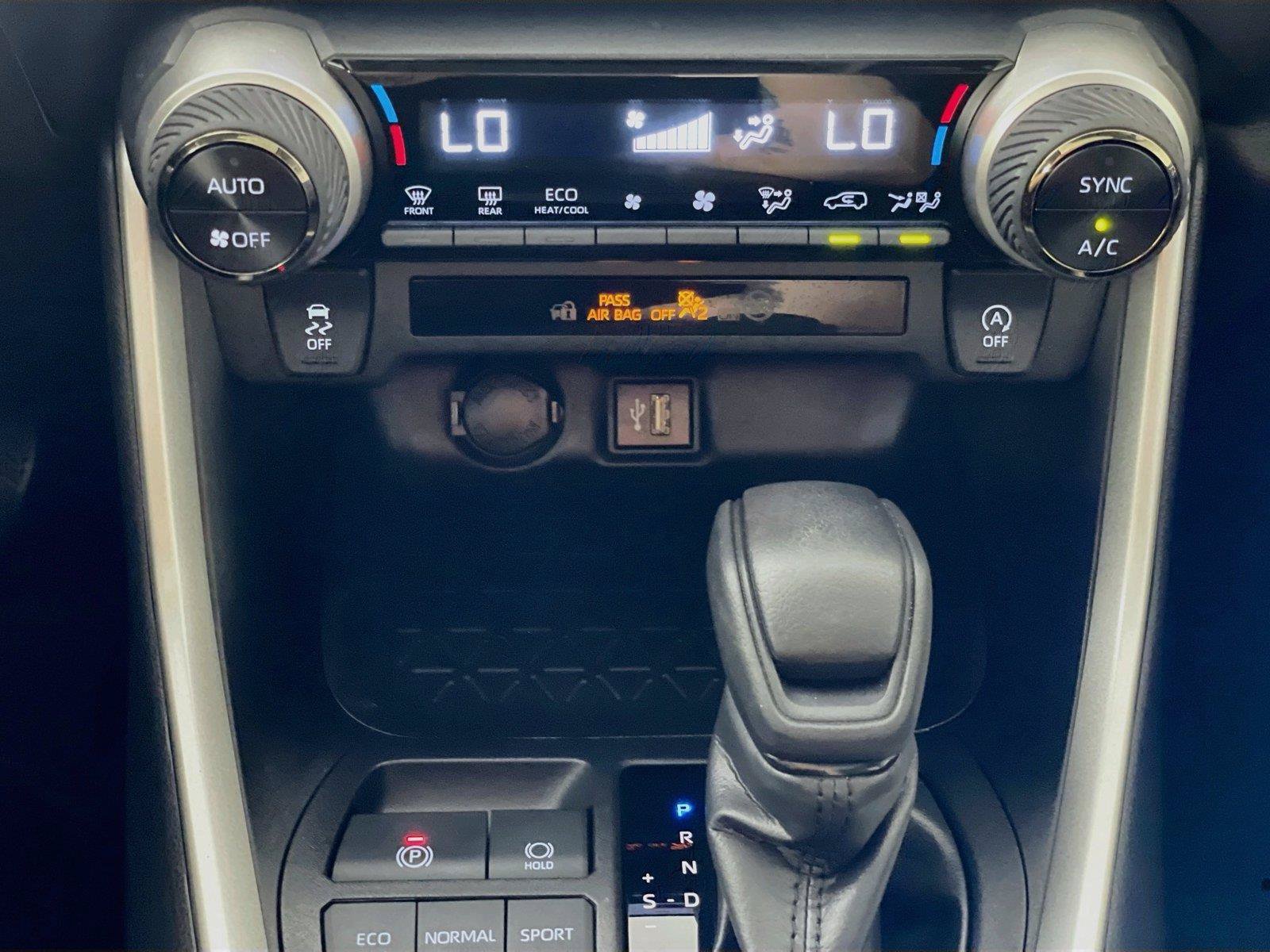 Used 2024 Toyota RAV4 XLE w/ Convenience Package FWD image 18