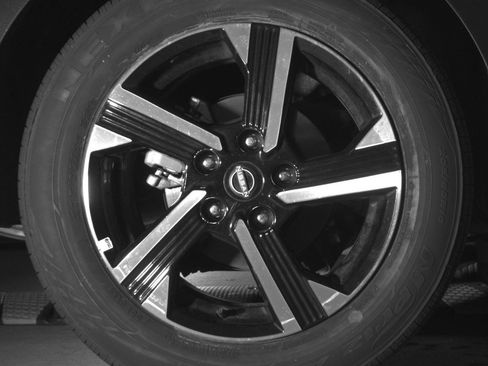 Used 2025 Nissan Sentra SV FWD image 15