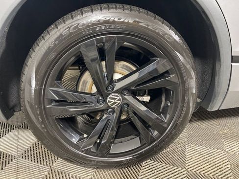 Used 2023 Volkswagen Tiguan SE R-Line image 12