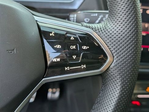 Used 2022 Volkswagen Tiguan SE R-Line image 31